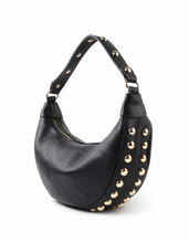 Afbeelding in Gallery-weergave laden, Zwarte dames schoudertas Angelle met studs en goudkleurige details. Een stijlvolle hobo tas met trendy uitstraling, perfect voor dagelijks gebruik.
