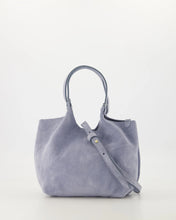 Afbeelding in Gallery-weergave laden, Tas Baby Lou is een praktische en elegante handtas met magneetsluiting. Tas heeft een afneembaar en verstelbaar hengsel, waardoor deze tas zowel als handtas als crossbody gedragen kan worden. Deze tas is vervaardigd van hoogwaardig leer en is ideaal voor dagelijks gebruik.

Tas Baby Lou is verkrijgbaar in verschillende kleuren: Ecru, Geel, Lila, Jeansblauw suède, Luipaard suède. Afmeting : 16cm x 17cm x 10cm
