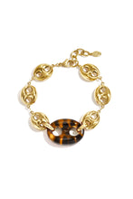 Afbeelding in Gallery-weergave laden, Armband Bean Bruin, deze elegante goudkleurige schakel armband met prachtige 'bean’ in Leopard print is een echte blikvanger.

