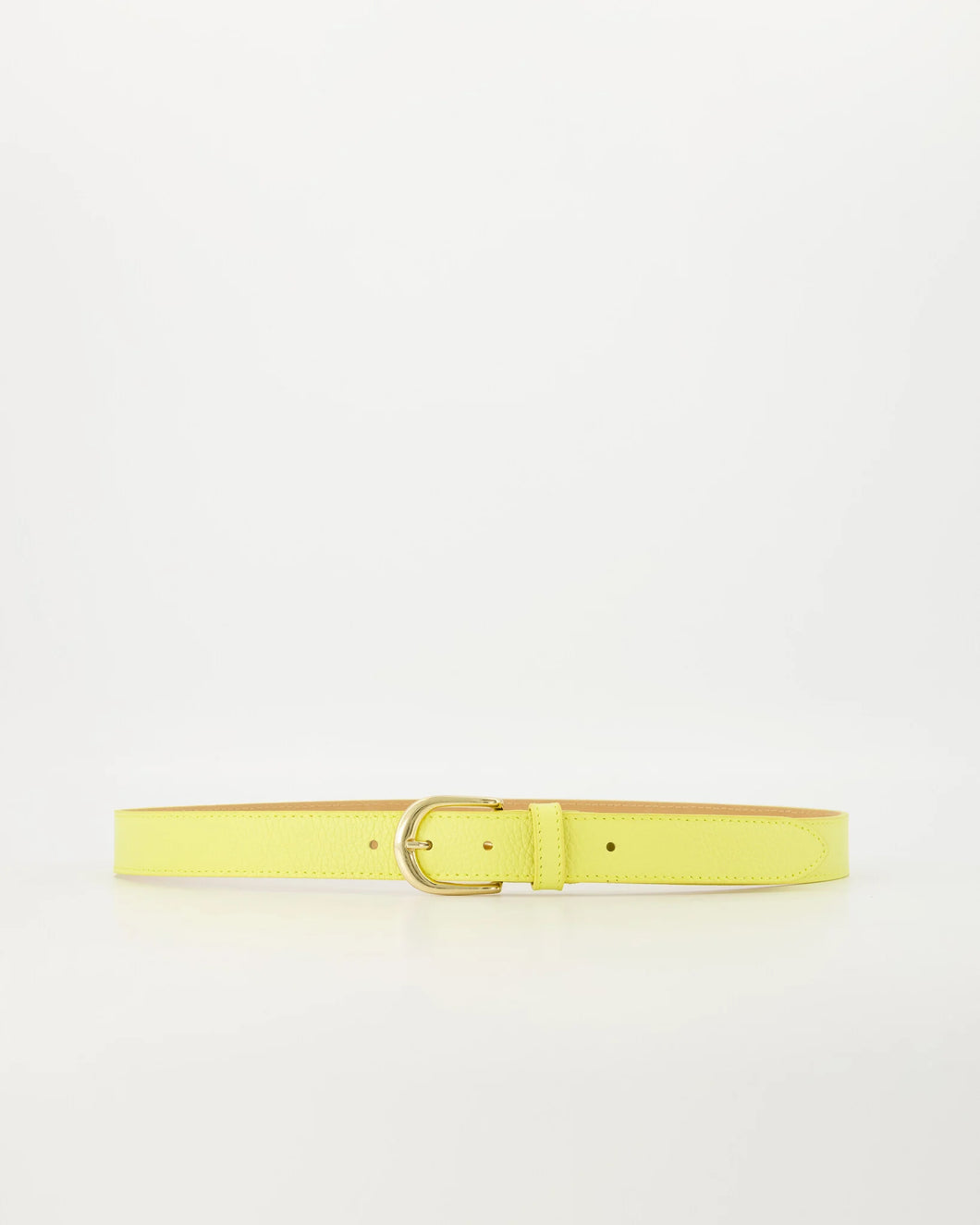Gele Riem Suus is een mooie basis riem, vervaardigd van hoogwaardig leer met goudkleurige gesp. De riem is eventueel in te korten door middel van een schroef kop. Deze riem is verkrijgbaar in verschillende kleuren: Geel, Bruin-Luipaard.