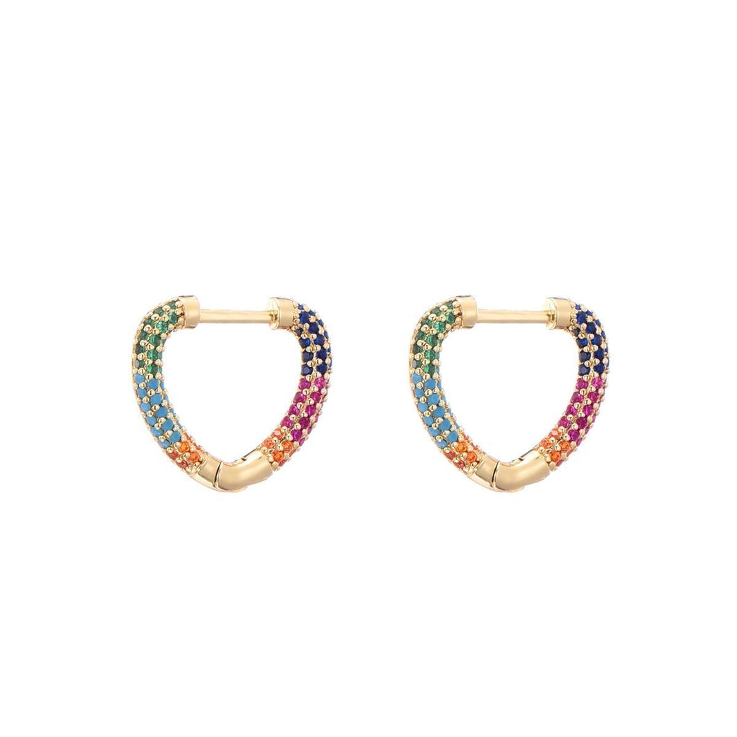 Oorbellen van Fiell, type oorstekers in de vorm van een hart, ingelegd met gekleurde zirkonia steentjes. Ook verkrijgbaar in witte zirkonia steentjes.
