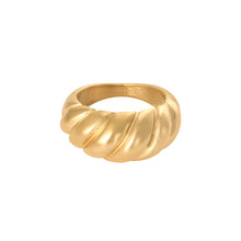 Load image into Gallery viewer, Ring Baguette Large is een echte statement ring, maar elegant tegelijkertijd. Hiermee heb je een ontzettend mooi sieraad! Deze ring is verkrijgbaar in verschillende ringmaten.

