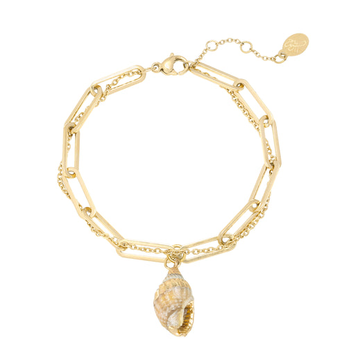 Armband Seashell bestaat uit twee verschillende armbanden met schakels en een bedel.De lengte van de armband is 16cm, in goudkleurig stainless steel. 
