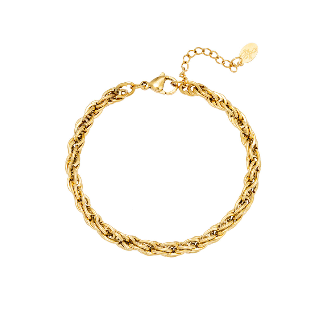 Armband Twisted Rope heeft een mooie gedraaide schakel. De lengte van de armband is 16,5cm, in goudkleurig stainless steel. Van deze serie is ook een ketting verkrijgbaar.