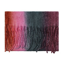 Load image into Gallery viewer, Sjaal Winter Balage Rood is een warme en fluffy sjaal met fringles in een mooie kleuren combinatie. Met deze sjaal ben je helemaal klaar voor het najaar en de winter.
