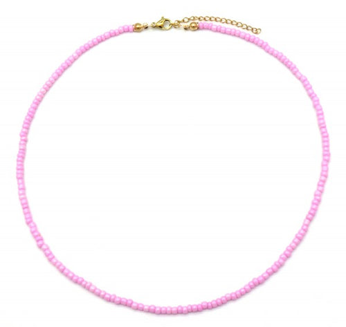 Kralen Ketting Roze, met deze ketting voeg je kleur toe aan je outfit. Ketting heeft kleine kraaltjes, een lengte van 47cm en is te verlengen met een kettinkje. Ketting is verkrijgbaar in verschillende kleuren: Turquoise, Roze, Geel, Zacht Roze, Paars, Oranje, Koraal, Groen, Mint, Wit, Zwart, Multicolor.