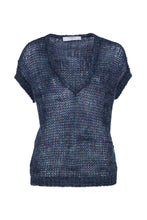 Afbeelding in Gallery-weergave laden, Dame Blanche Top Carine 490 Soft Pull Groen/blauw is een mooie knitwear top met V-hals. Draag deze top over een longsleeve top. Deze top pull is verkrijgbaar in de kleuren : Ecru, Groen/blauw, Roze.
