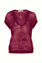 Load image into Gallery viewer, Dame Blanche Carine 490 Soft Pull Roze is een mooie knitwear top met V-hals. Draag deze top over een longsleeve top. Deze top pull is verkrijgbaar in de kleuren : Ecru, Groen, Roze.
