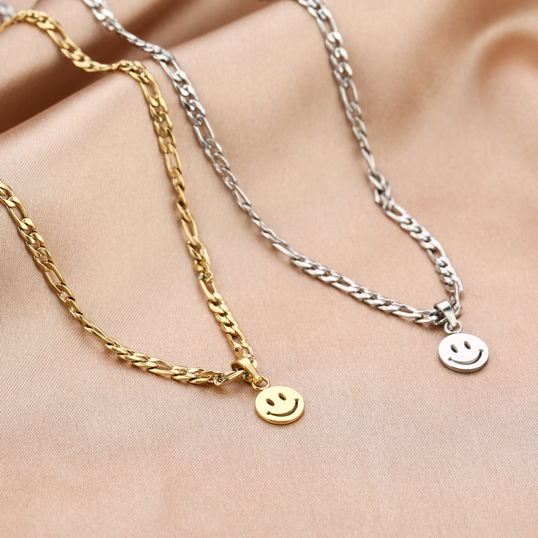 Ketting met leuke schakel is een subtiele ketting, met een smiley als hanger. Deze ketting is verkrijgbaar in de kleur goud en zilver. 