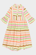 Load image into Gallery viewer, Lange Jurk met Fluo Streep is erg trendy, zit heerlijk en heeft 3/4 mouwen. Deze jurk is verkrijgbaar in verschillende kleuren:  Fluo oranje/roze en Lila. De jurk is one size en is te dragen t/m maat 44.
