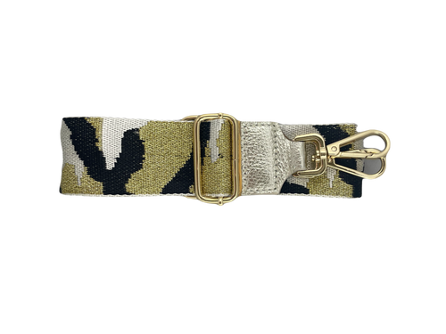 Witte Bagstrap, schouderband voor aan een tas met trendy legerprint. Deze schouderband heeft een lederen uiteinde in de kleur zilver. De band is 5cm breed en is verstelbaar in de lengte. Minimale lengte , inclusief clips, is 84cm en de maximale lengte, inclusief clips is 125cm. De schouderband Leger is in verschillende kleuren verkrijgbaar: oranje/blauw/goud, zwart/grijs/goud en zwart/wit/goud.