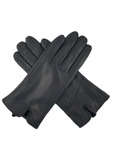 Echte lederen handschoenen uit Italië, met mooi stiksel als leuk detail. Deze handschoenen zijn verkrijgbaar in verschillende maten, ze vallen redelijk klein.