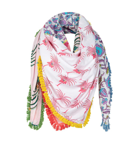 Sjaal van Place du Soleil is een prachtige sjaal met subtiele franjes in verschillende prints en kleuren. De prints zijn van de jurken van de zomer collectie van dit seizoen. Ook weer zo'n prachtig item van Place du Soleil!