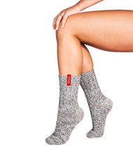 Afbeelding in Gallery-weergave laden, SOXS Dames Medium Limited Editie, SOX3471 sokken hebben een rood label met glitter. Door een combinatie van traditioneel schapenwol en moderne technologie heeft SOXS een wollen sok ontwikkeld die niet kriebelt. 100% anti-prikgarantie, met deze sokken heb je geen last meer van koude voeten.
