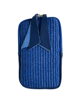 Load image into Gallery viewer, Blauw Schoudertasje is te sluiten met een rits. Het tasje heeft een vak en een afneembare en verstelbare schouderband. Schoudertasje is verkrijgbaar in verschillende kleuren: Geel, Blauw.
