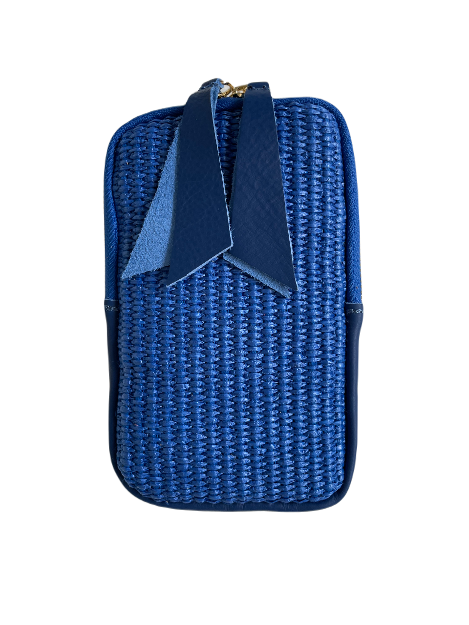 Blauw Schoudertasje is te sluiten met een rits. Het tasje heeft een vak en een afneembare en verstelbare schouderband. Schoudertasje is verkrijgbaar in verschillende kleuren: Geel, Blauw.
