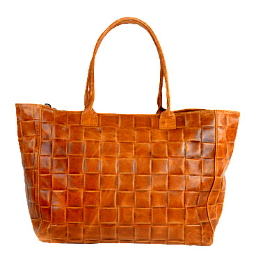 Cognac kleurige leren tas, breed gevlochten.