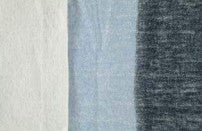 Afbeelding in Gallery-weergave laden, Prachtige sjaal van Moment by Moment in colorblock wit, baby blauw en antraciet. Sjaal item referentie 53.319-21 in de kleur 106 Carib Blue uit de Nordic Night Collectie. Met deze sjaal ben je helemaal klaar voor het najaar.
