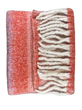 Afbeelding in Gallery-weergave laden, Sjaal Winter Pink Rose, de afmeting van de sjaal is 40cm x 205cm. Een hele fijne en warme sjaal in mooie tinten.
