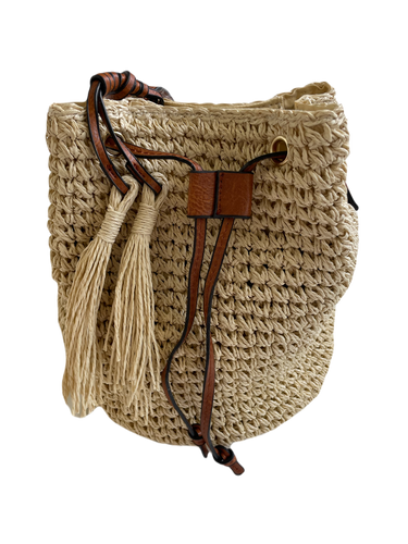 Beige Tas Irene is een mooi exemplaar, type pukkel Bag. Met deze (strand-) tas mag je gezien worden, leuk voor naar het strand of voor op het terras. Tas Irene is verkrijgbaar in verschillende kleuren: Bruin, Beige.