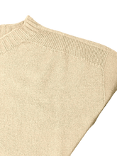 Load image into Gallery viewer, Camel trui is van een viscose mix, een heerlijk zachte stof, een mooie knitwear. Trui heeft een ronde hals en 3/4 mouwen, one size, te dragen als maat S t/m XL. Viscose trui is verkrijgbaar in verschillende kleuren: Camel, Fuchsia, Brique.
