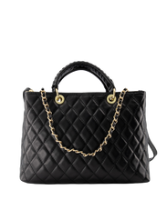 Load image into Gallery viewer, Zwarte Handtas Carissa is een tas met twee verschillende hengsels, het lange hengsel is verstelbaar en afneembaar. Tas is van echt leer en heeft luxe handvatten met gevlochten leer, de tas wordt gesloten met een ritssluiting. Tas heeft een luxe en chique uitstraling.
